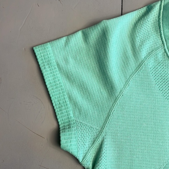 Lululemon’s Swiftly Tech Crew T in lime green (size 6) - Picture 4 of 10